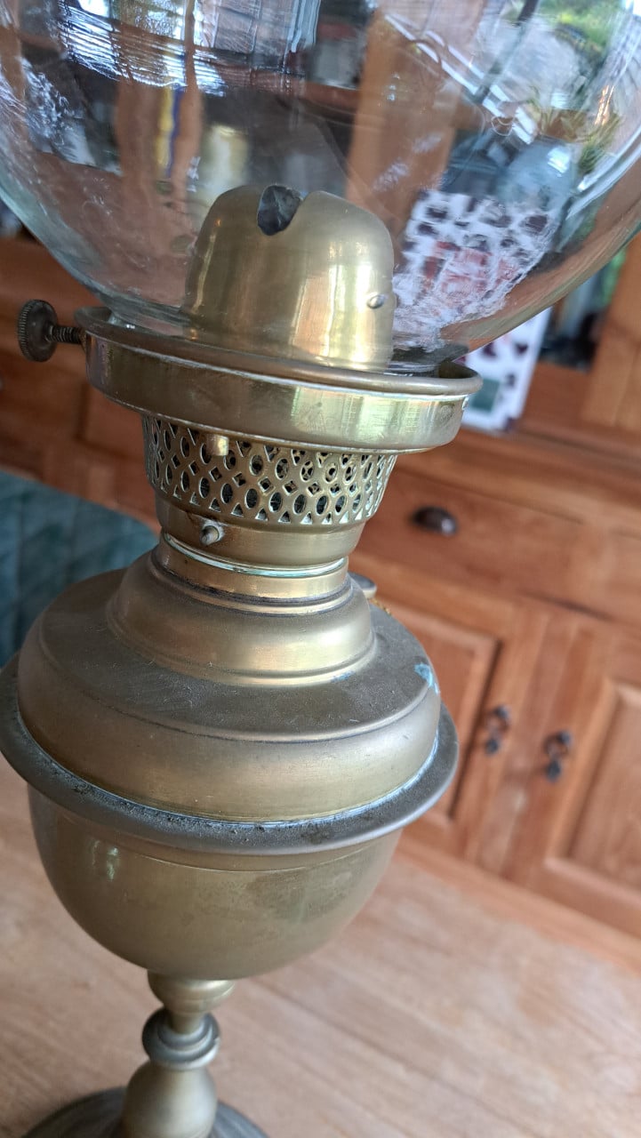 Olielamp messing met 2 glazen bollen