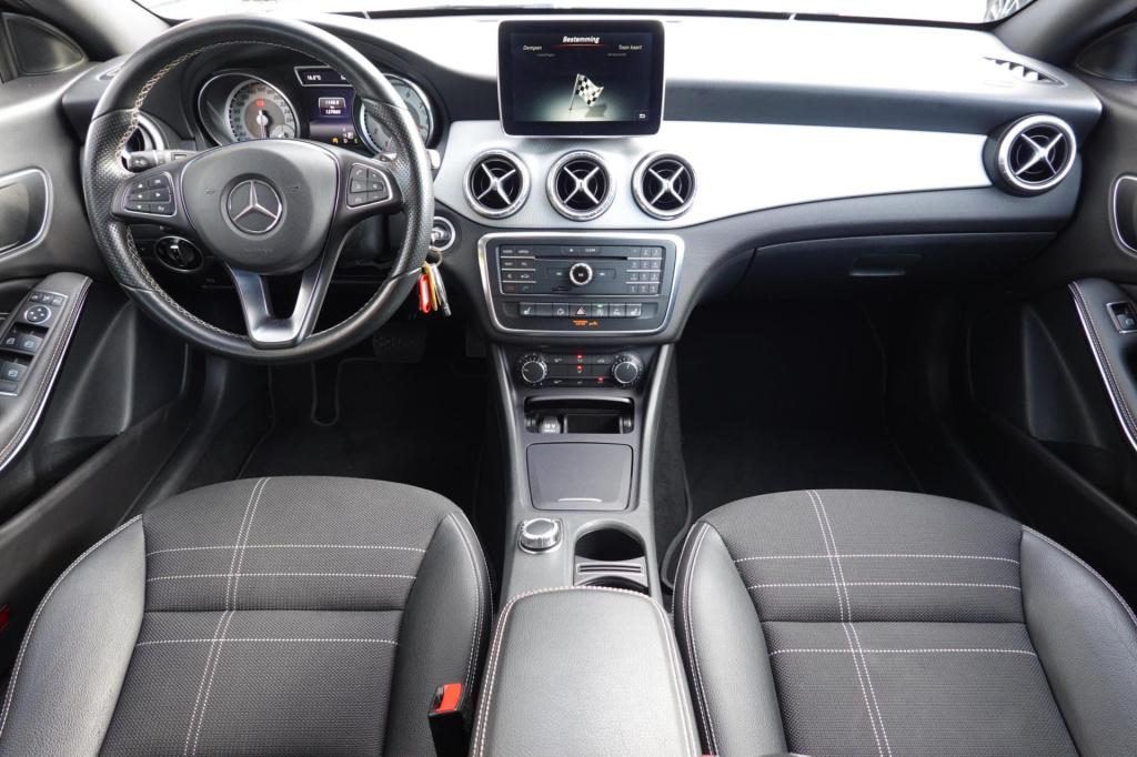 Mercedes-Benz Cla shooting brake 180 orangeart edition