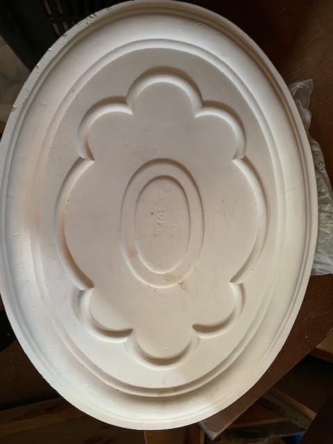 Diverse gipsornamenten en andere gips materiaal