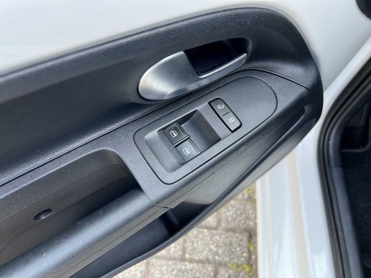VW UP 2017 Automaat met slechts 67.700 km