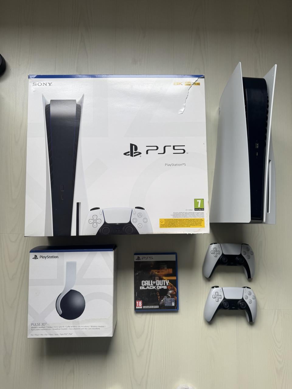 Playstation 5 Disc (V10.40) + 2 controllers, Pulse 3D, BO6 aangeboden