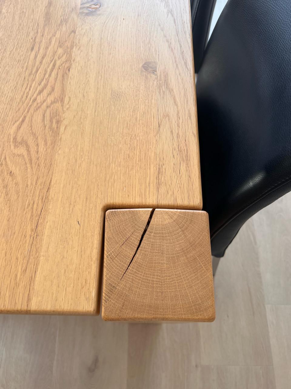 Robuuste eetkamertafel 200 x 100 cm en 6 stoelen van echt leer