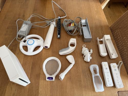 Nintendo Wii, met 2 controller , spel en diverse