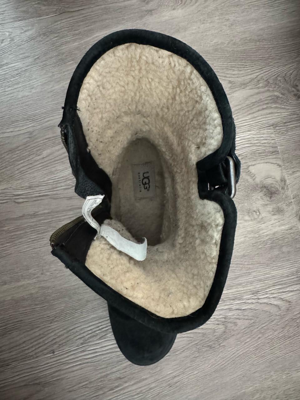 Zwarte, warme vachtlaarzen van UGG in maat 42