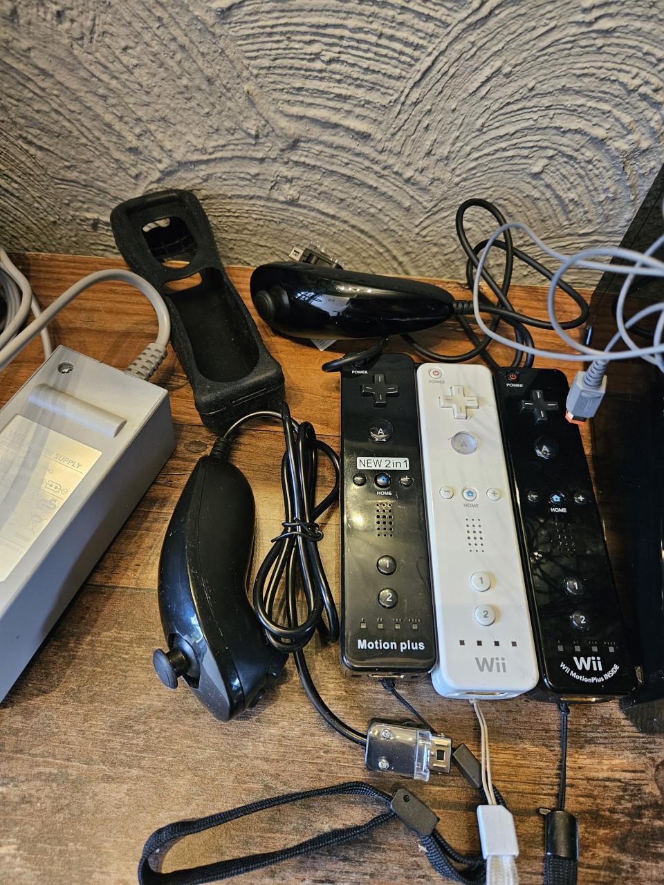 Nintendo Wii Zwart met 3 controllers en accessoires