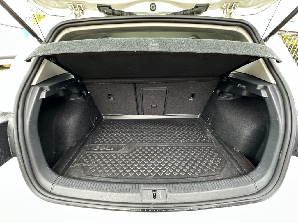 Volkswagen Golf 1.5 tsi comfortline business dsg pdc navi carplay