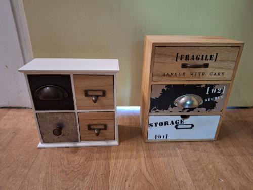2 mini vakkenkastjes