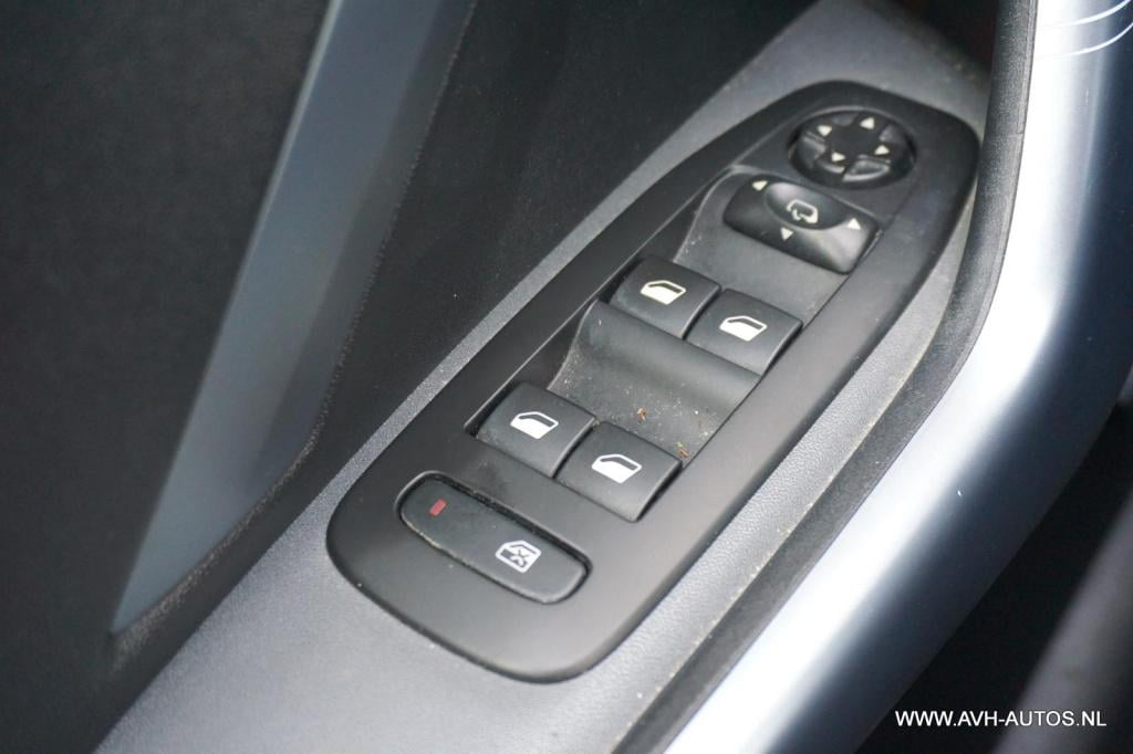Peugeot 208 1.6 bluehdi blue lease executive, lesauto!