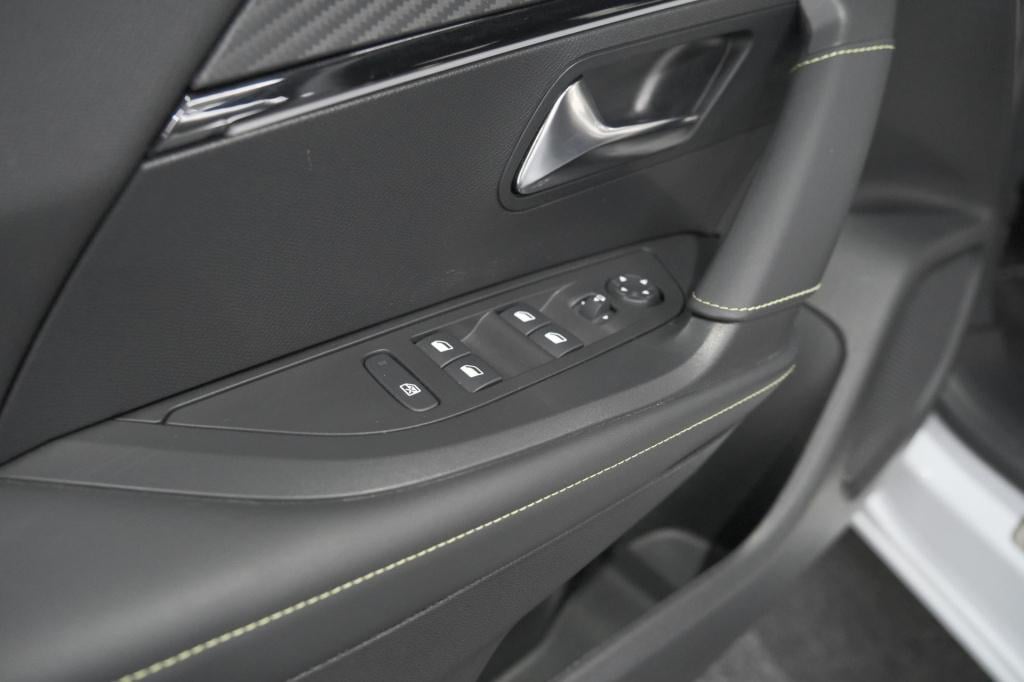 Peugeot 2008 puretech 130 eat8 gt | camera | apple carplay | parkeersensore