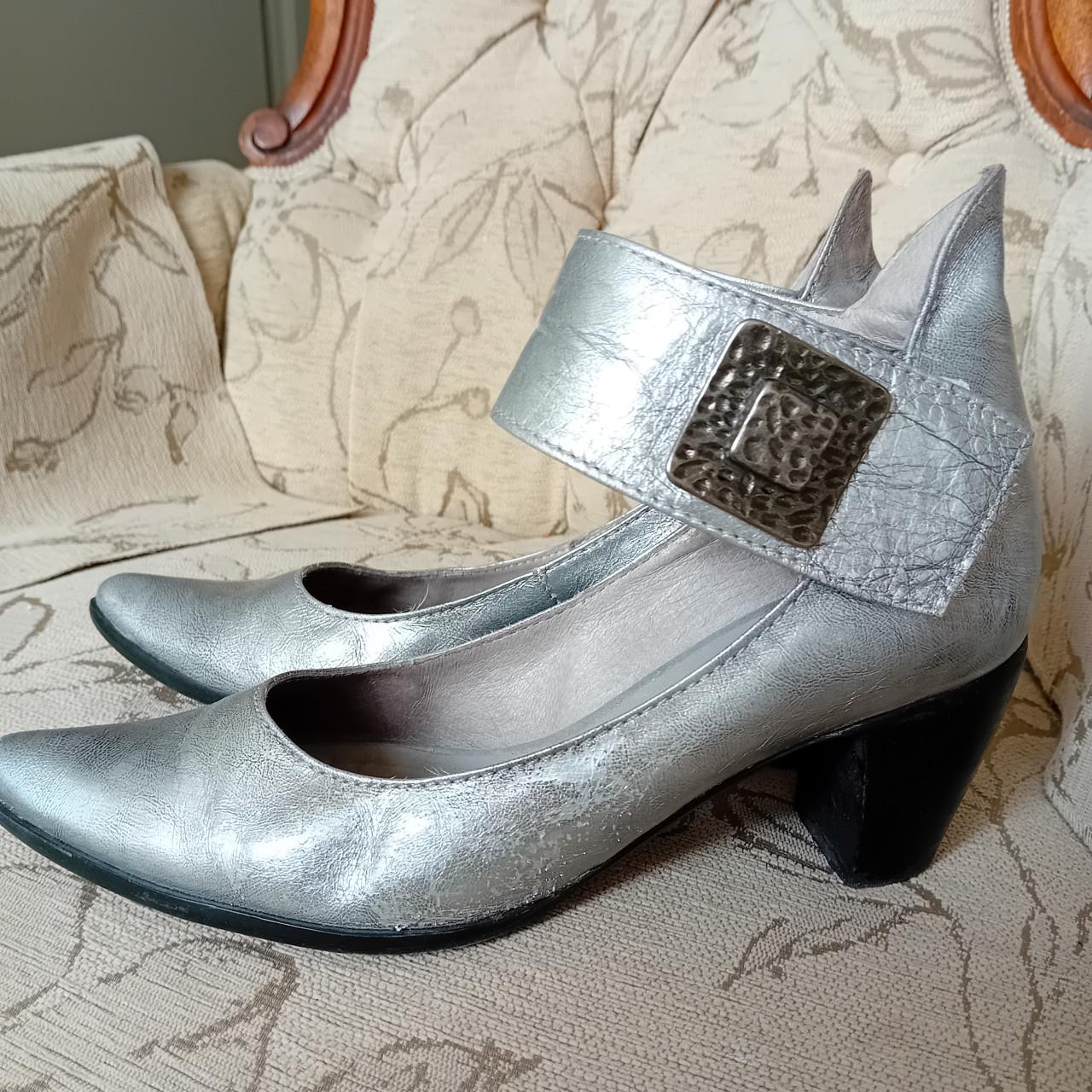 Aparte zilverkleurige schoenen mt 37