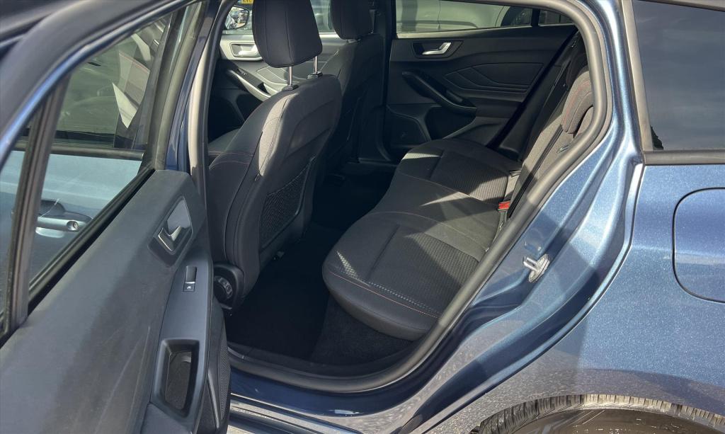 Ford Focus 1.0 ecoboost 125pk st line , trekhaak , carplay , climate contro