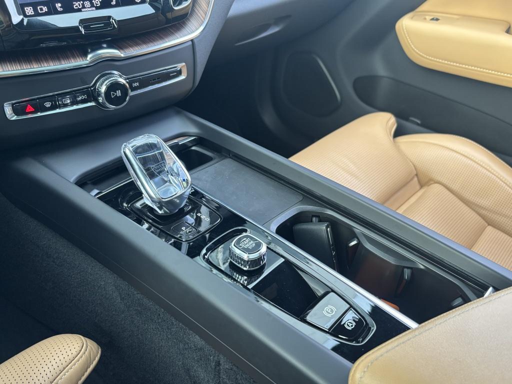 Volvo XC60 t6 398pk recharge bright inscription| luchtvering| adap.cruise|