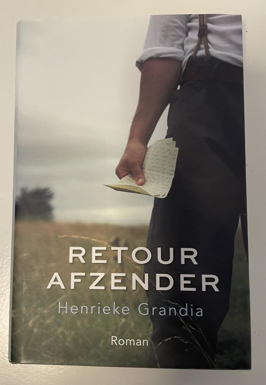 Retour afzender – Henrieke Grandia. Mooie, indringende roman