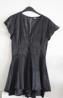 Zwarte jurk met witte stippen maat m