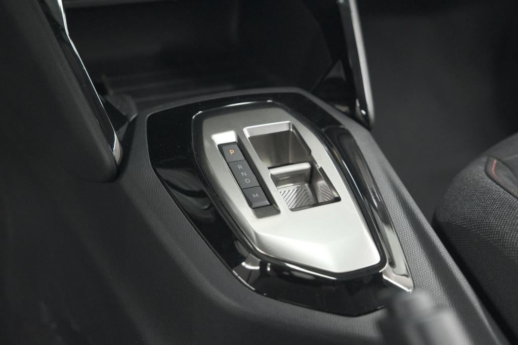 Peugeot 208 puretech 100 eat8 active pack | apple carplay | parkeersensoren