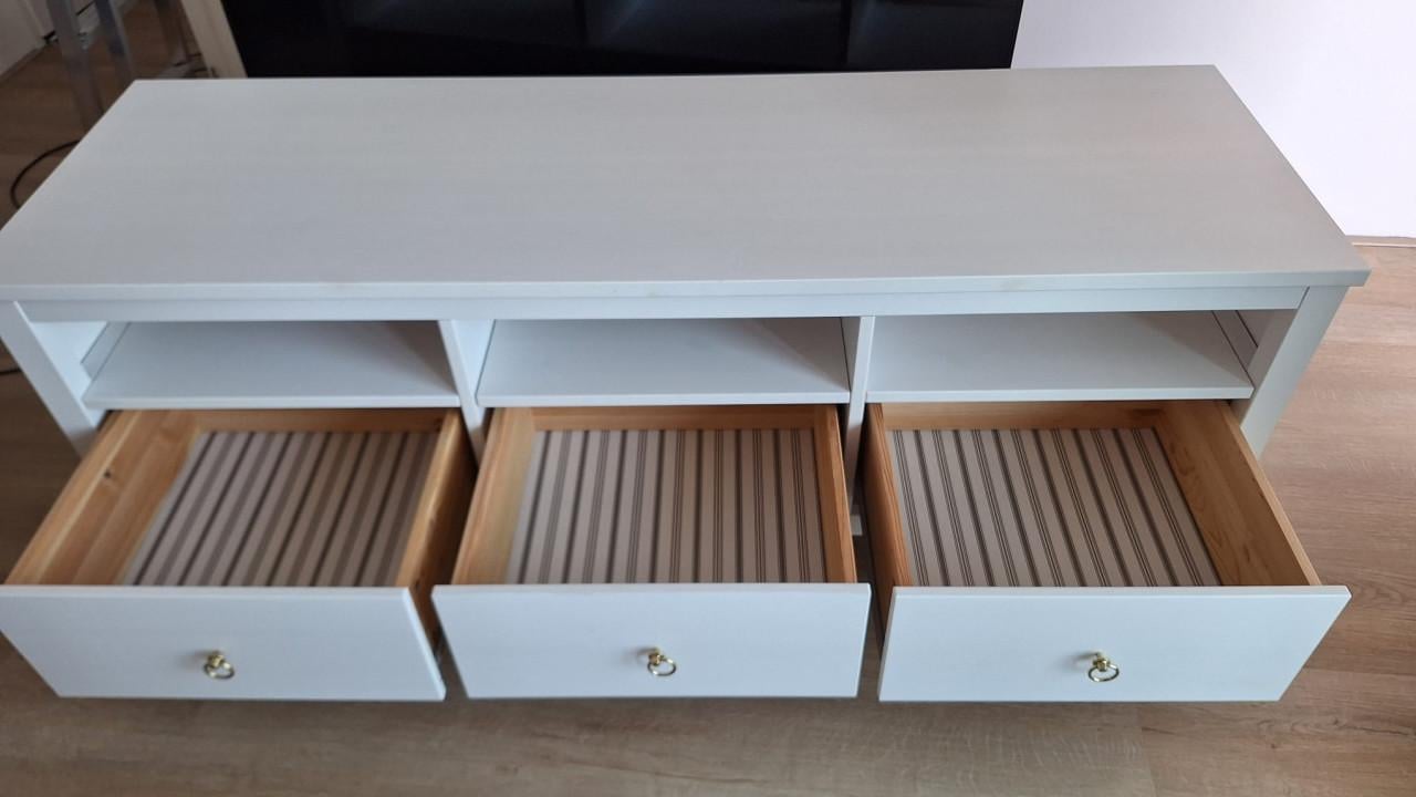 Ikea tv kast gratis GERESERVEERD