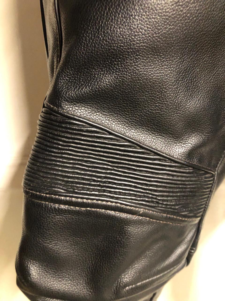 Akito motor jas +broek jas is maat D 14 Uk16….broek is maat D50 Uk32