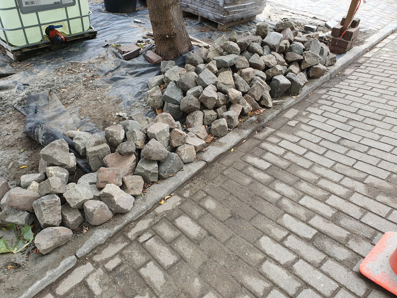 Gratis! 7-8 m² authentieke kinderkopjes af te halen