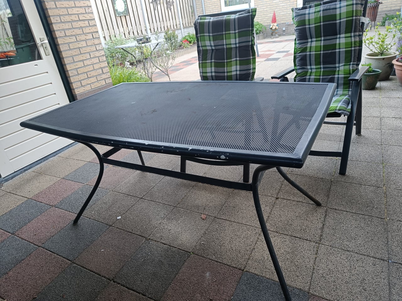 Gratis ijzeren tuintafel