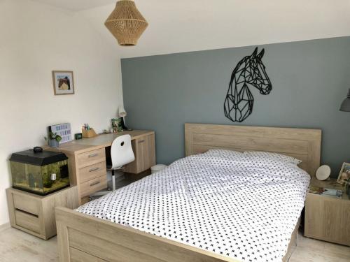 Tweepersoonsbed 140x200 met 2 nachtkastjes