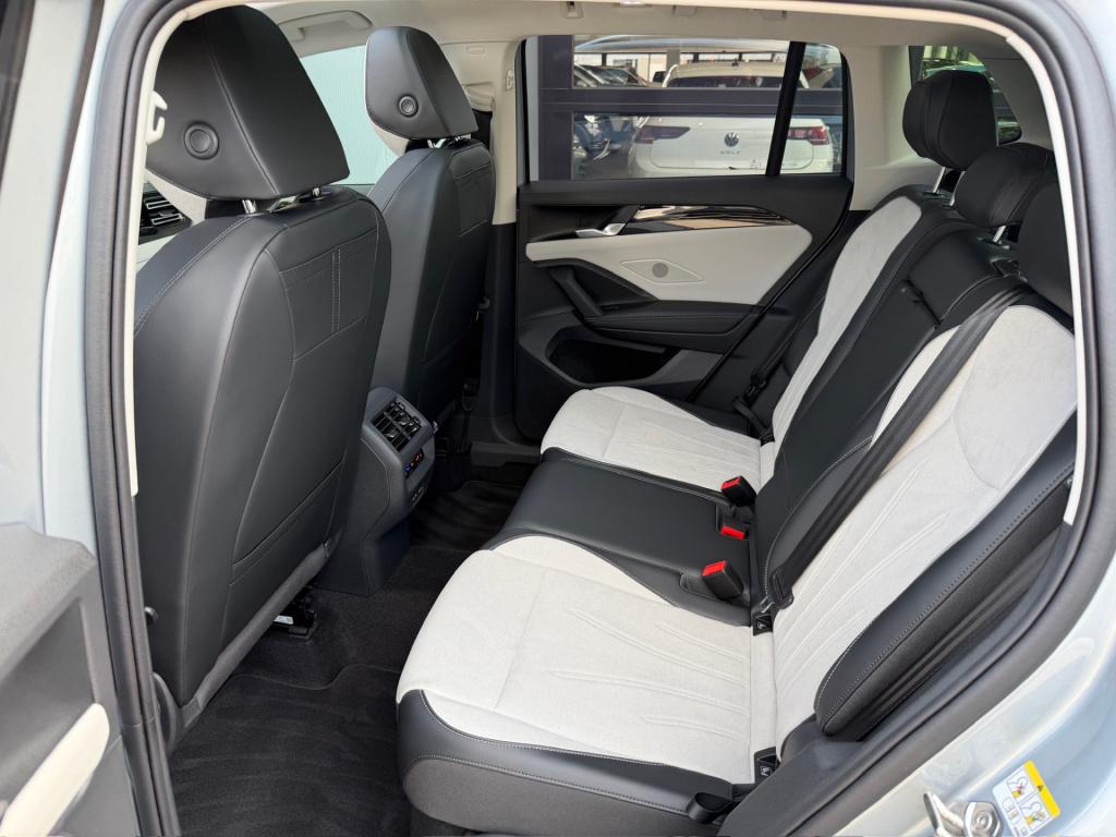 Volkswagen Tiguan 1.5 ehybrid elegance 204pk | panoramadak | trekhaak | 20"