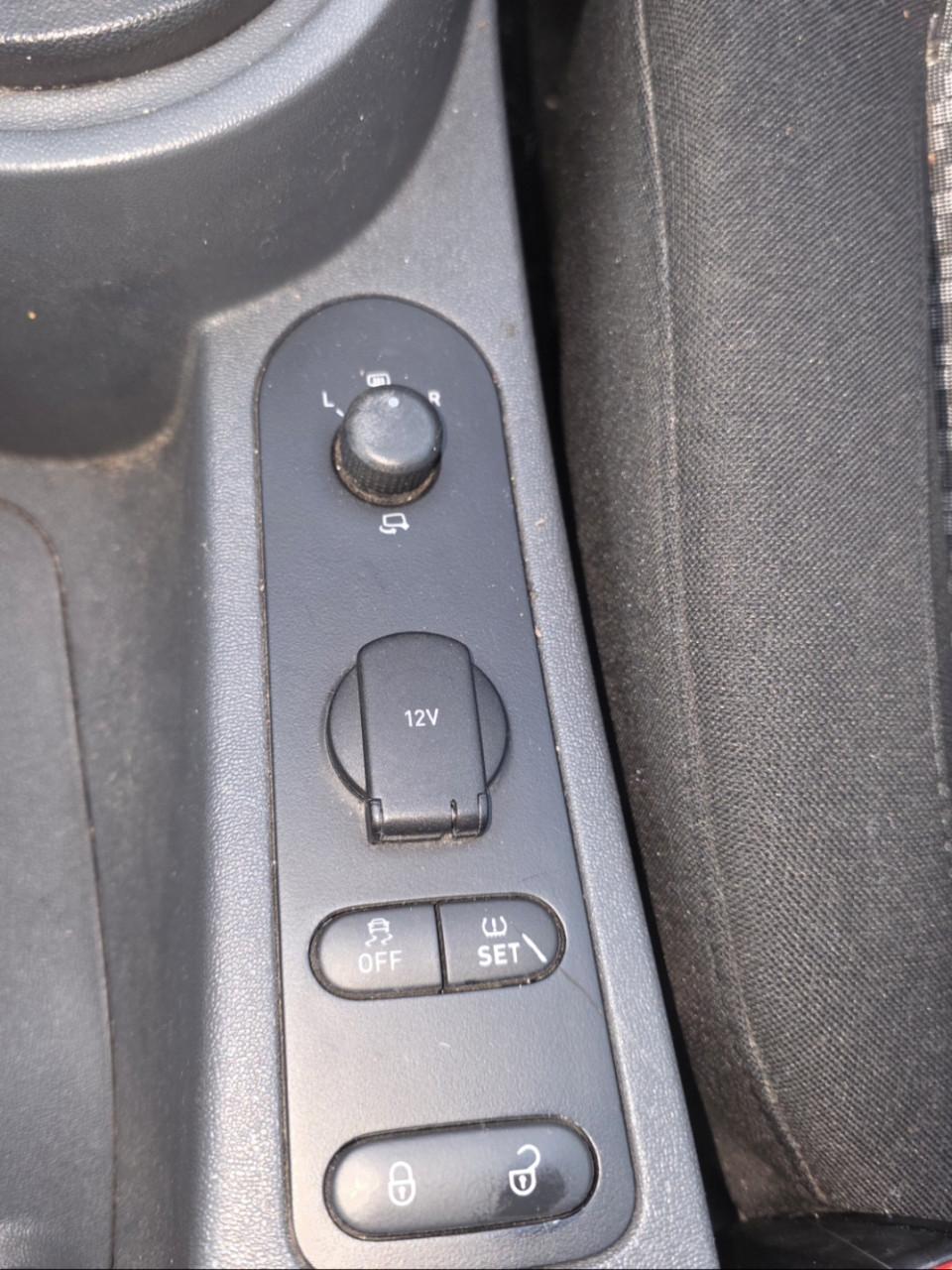 Mooie Zwarte Seat Leon 2011 1.6 benzine 5 deurs airco cruise trekhaak