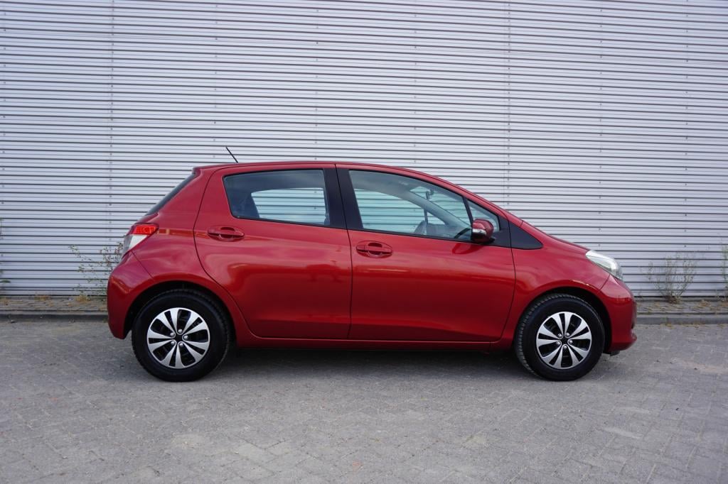 Toyota Yaris 1.0 vvt-i aspiration airco / navi / camera / bt / elektr. rame