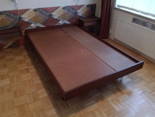 Bed twijfelaar 120x190 en nachtkastjes
