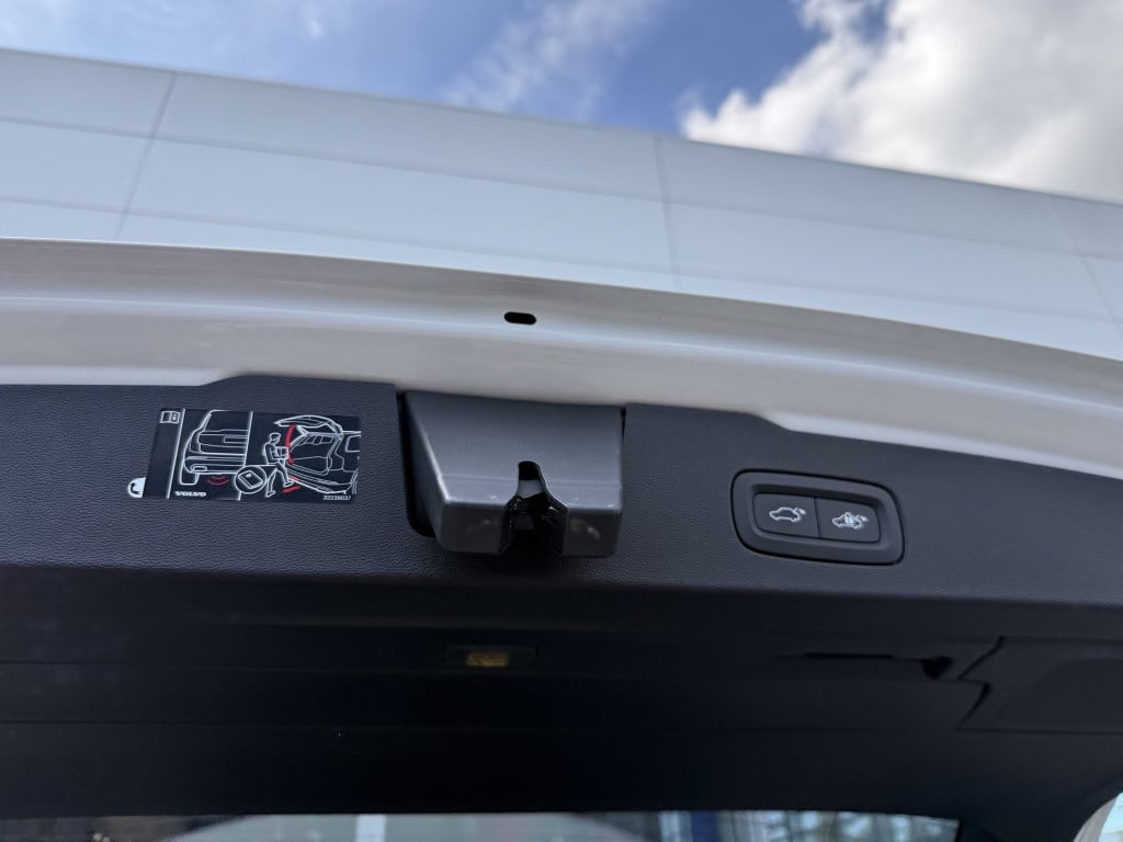 Volvo V60 t6 340pk recharge r-design| panodak| adap.cruise| 360 camera