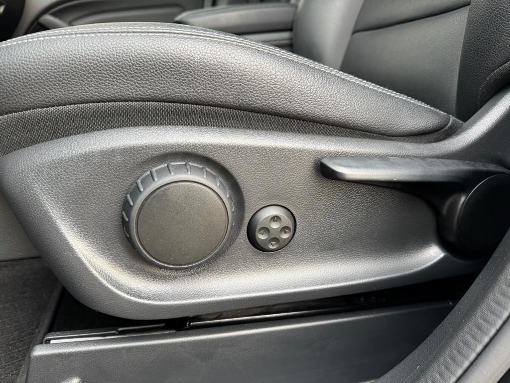 Mercedes-Benz B-Klasse 180 activity edition | leer | automaat |