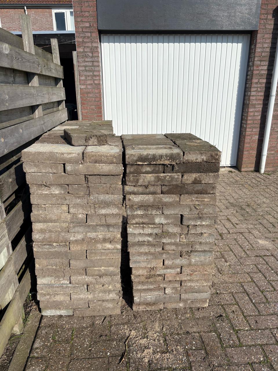 Gratis Betontegels 30x20x6, ca. 22 m2