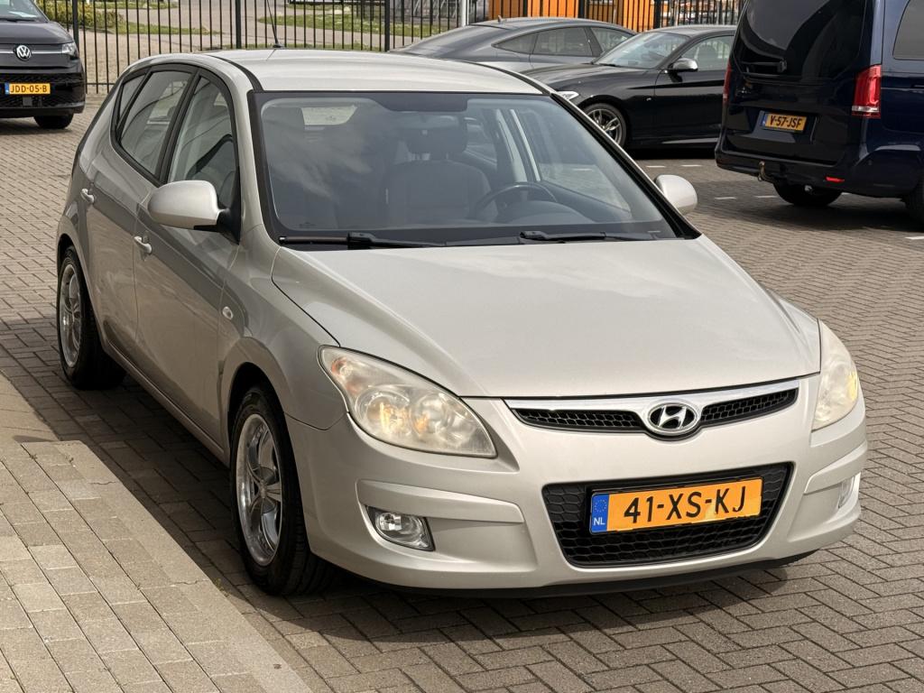 Hyundai I 30 1.4i dynamic 5drs | cd-speler | airco | lm velgen