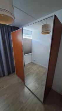 Grote kast met spiegel