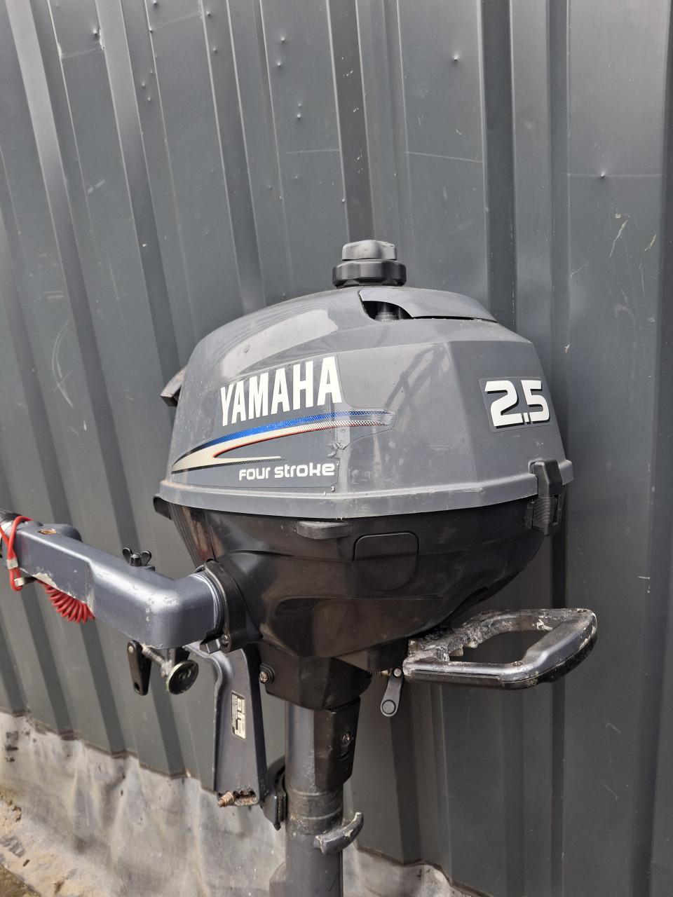 Yamaha 2.5 pk 4 takt Buitenboordmotor kortstaart in topstaat!!