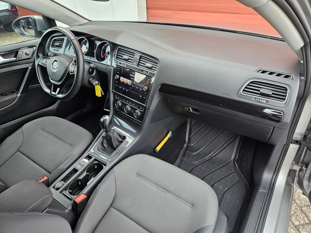 Volkswagen Golf 1.0 tsi comfortline | carplay | camera | trekhaak | rijklaa