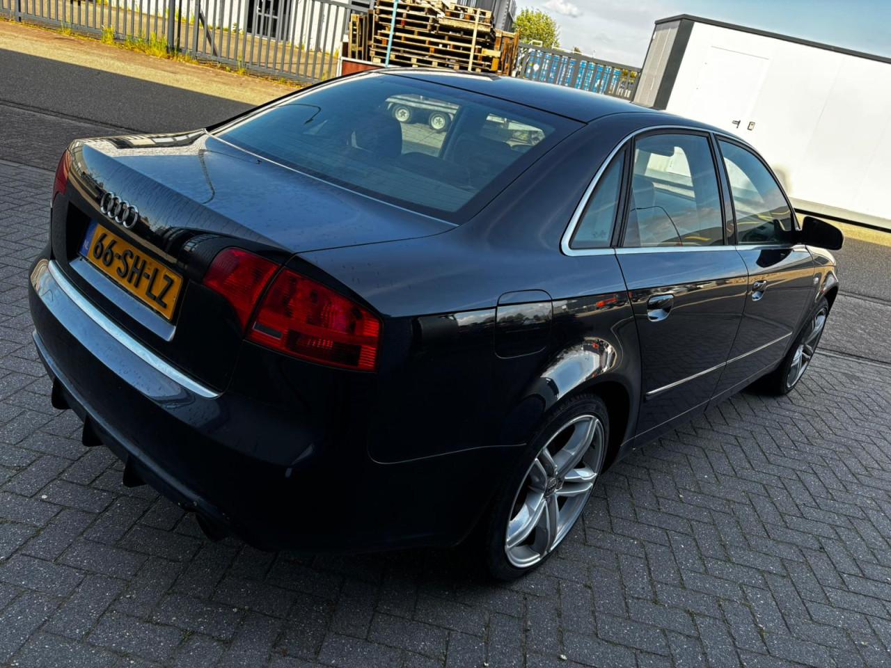 Audi A4 limousine 1.8 20vt automaat!