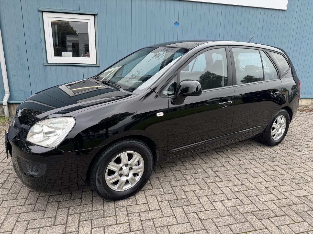 Leuke Kia Carens met leuke kilometerstand