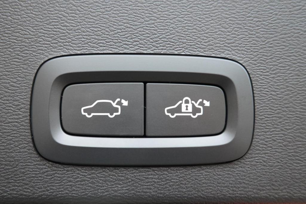 Volvo XC40 1.5 t3 r design 163pk