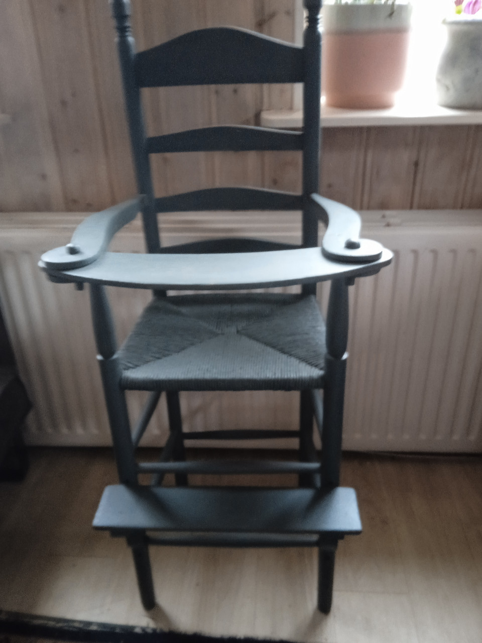 Antieke oude vintage kinderstoel