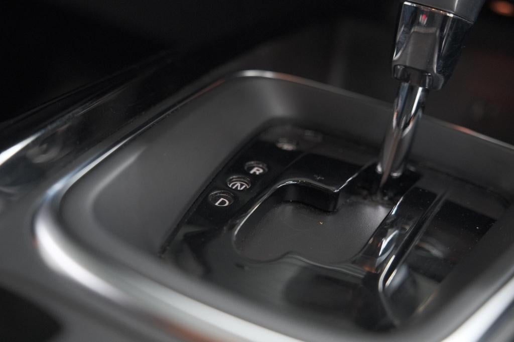 Renault Kadjar tce 140 edc limited | camera | dodehoekdetectie | apple carp