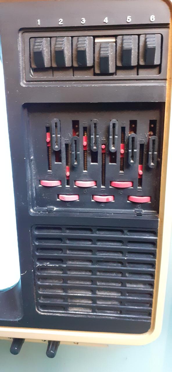 Vintage draagbare tv philips goed werkend