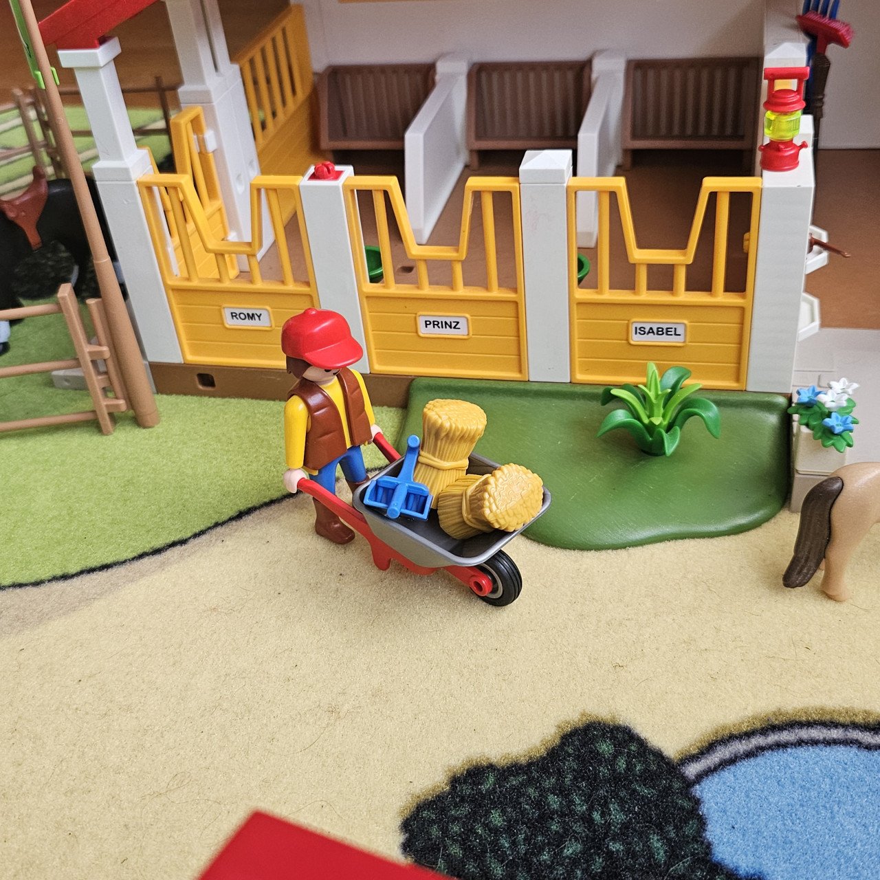 Playmobil manege springwedstrijd paardentrailer met auto