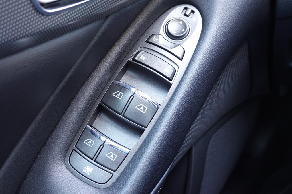 Infiniti Q q50 2.0t sport