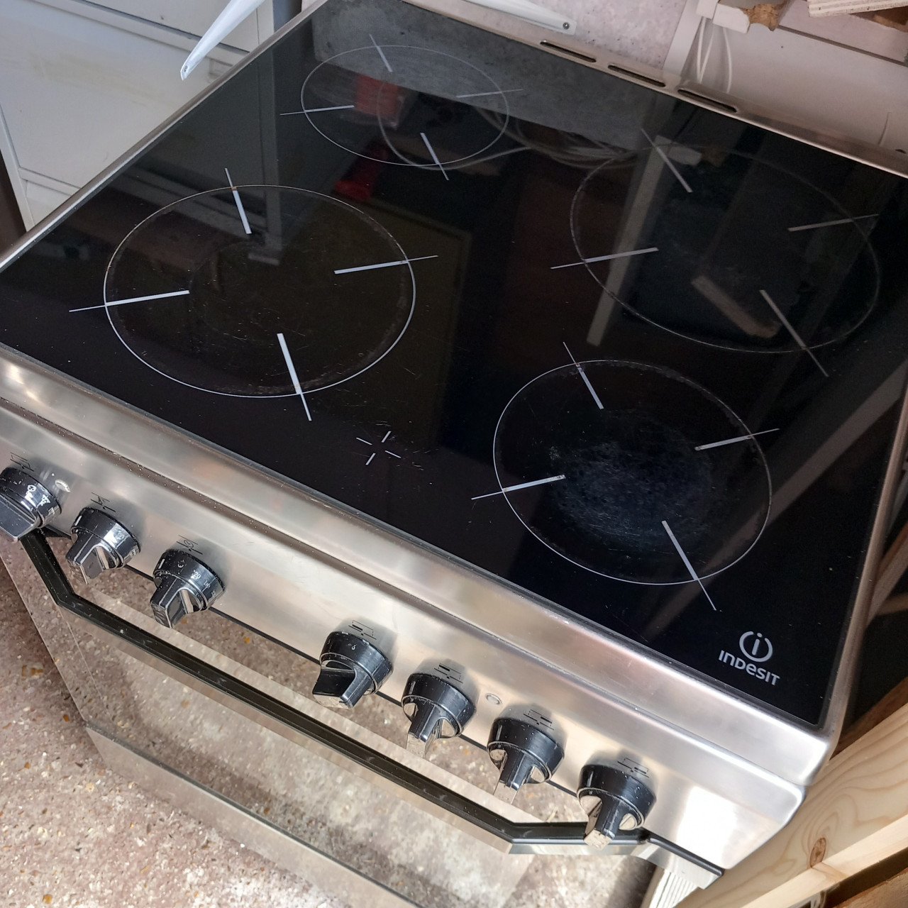 Elektrische oven met elektrisch ceran kookplaat