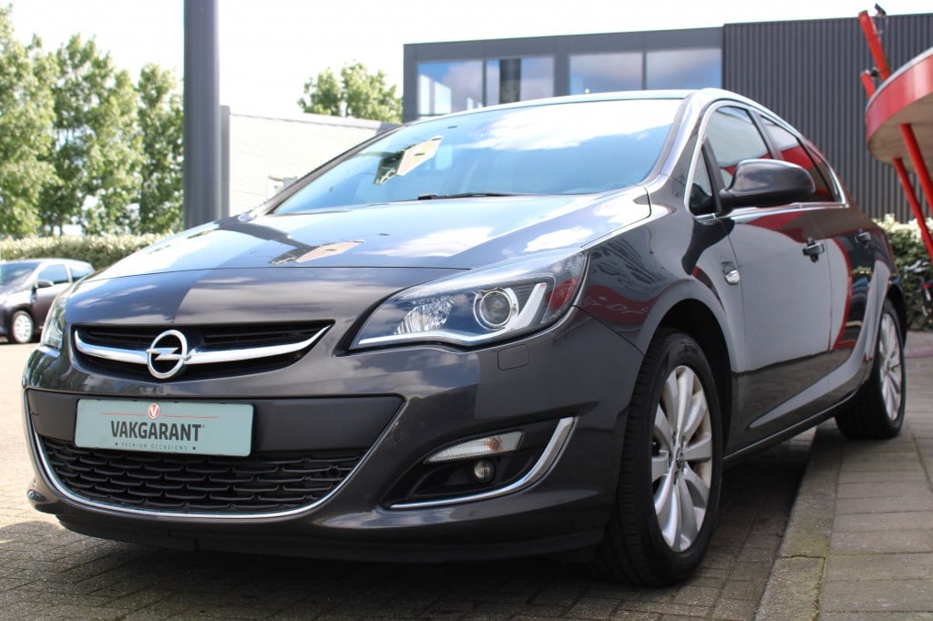 Opel Astra 1.4 turbo sport +