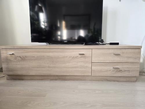 Degelijk televisiedressoir