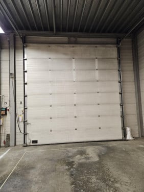 Overheaddeur / garagedeur elektrisch bediend