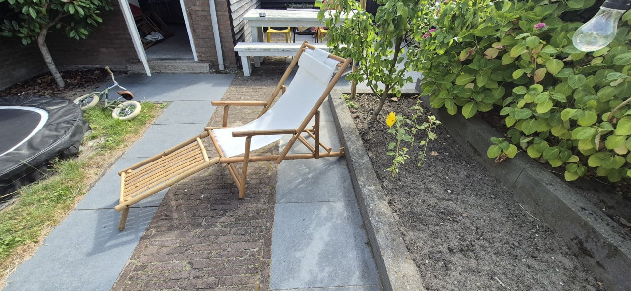 Bamboe tuinstoel / ligstoel Bloomingville inclusief voetenbankje