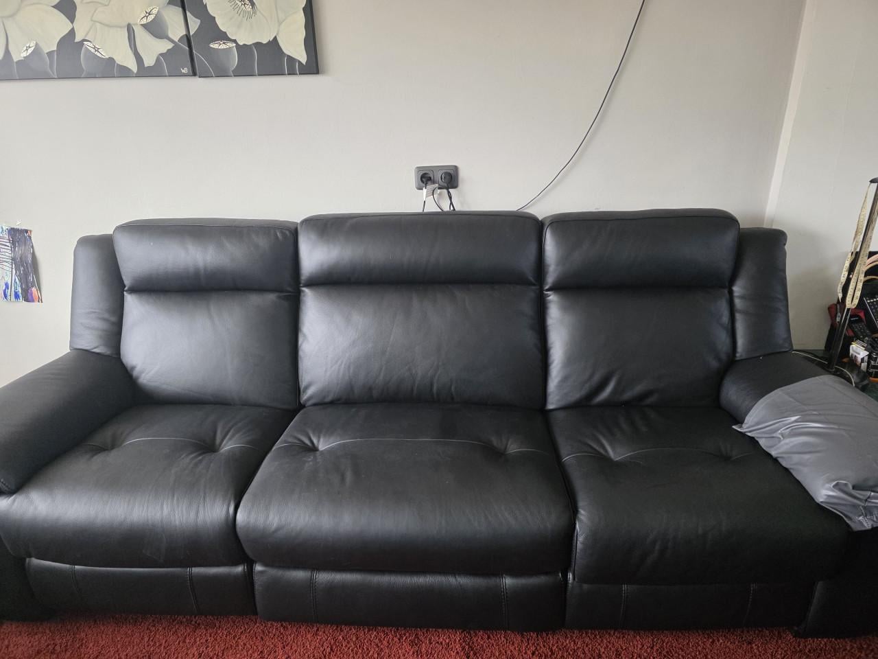 Gloednieuwe leren bank te koop