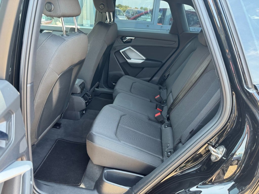 Audi Q3 35 tfsi business edition